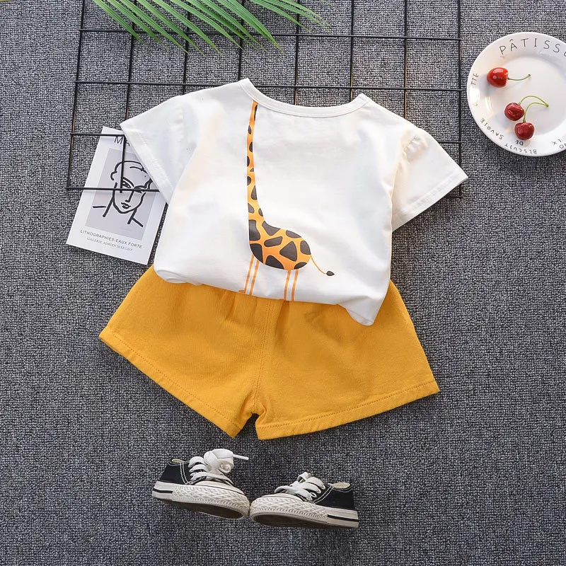 Kids Fashion Giraffe Pattern T-Shirt And Shorts Set