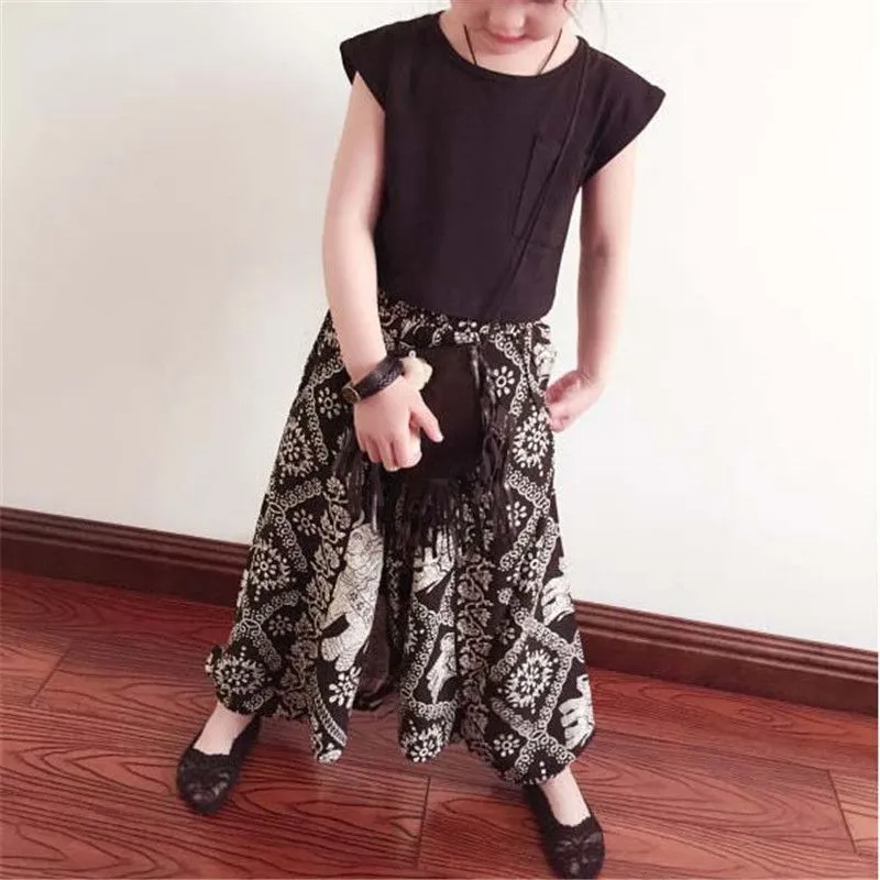 Stylish Girl Black Tees And Print Loose Pants 2 Pcs Set