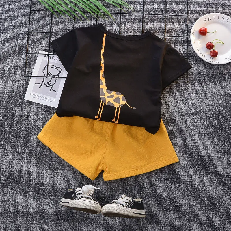 Kids Fashion Giraffe Pattern T-Shirt And Shorts Set